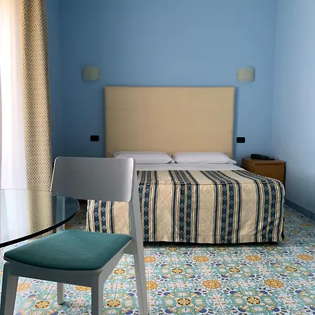 Paradiso Ξενοδοχείο 4*
